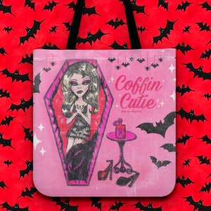 Gruselige süße Vampirpuppen-Einkaufstasche – Coffin Cutie Gothic, Pastel Goth Pink Grunge Aesthetic