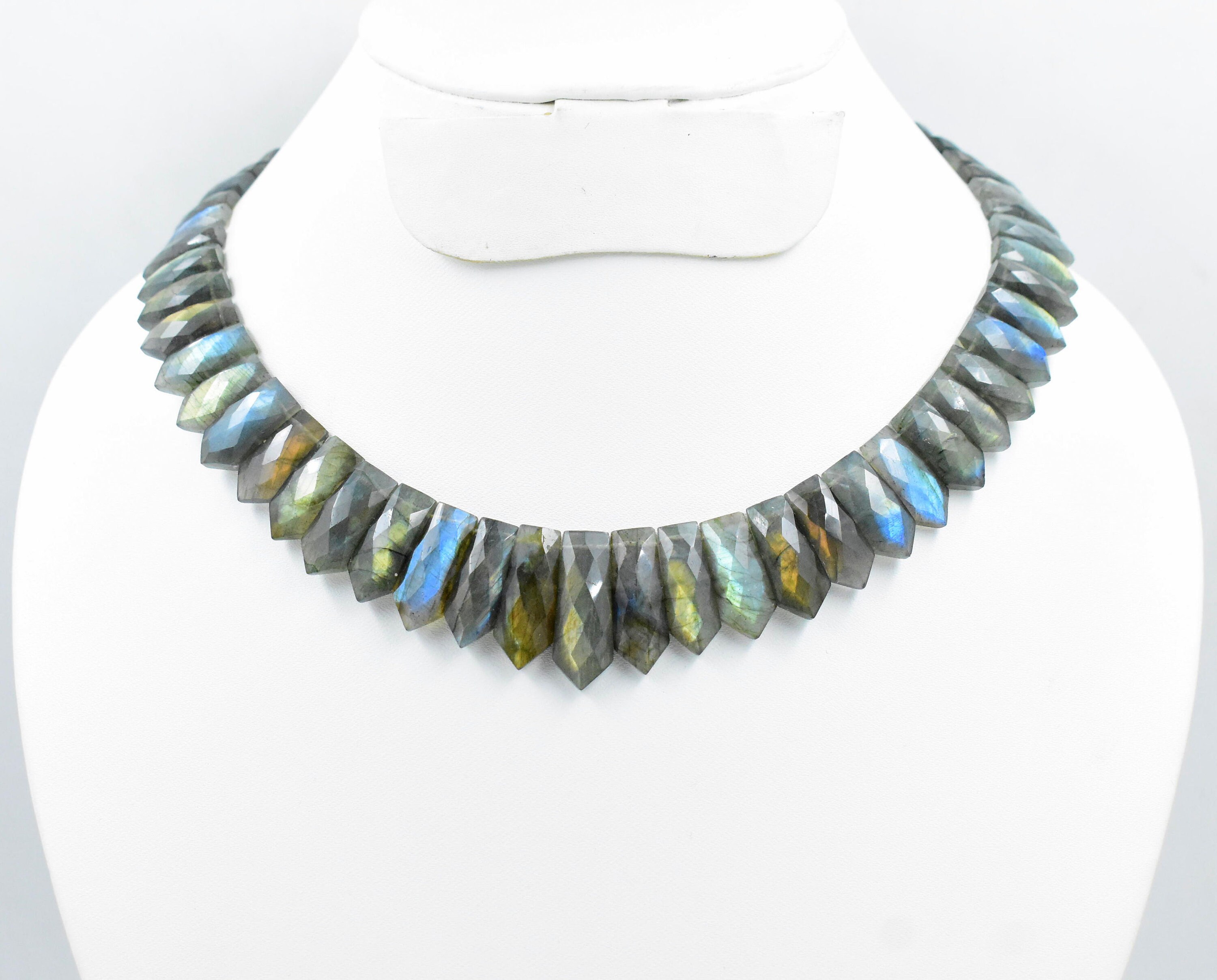 ラブラドライトネックレス チョーカースタイル 派手な