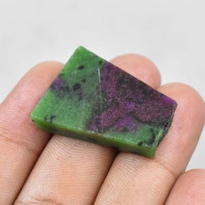 Rubino grezzo in lastra di zoisite / Pietra preziosa non lucidata, cristalli curativi per la creazione di gioielli