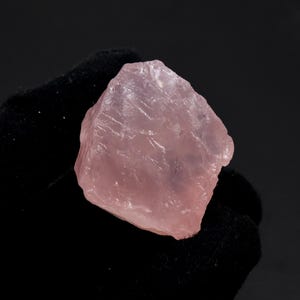 Medium Raw Rose Quartz Crystal from Madagascar – Natural Love & Healing Stone