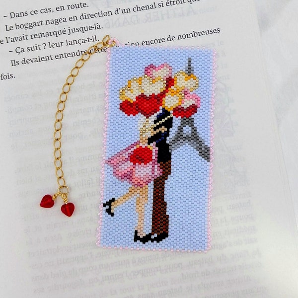 Marque-page en perles, amoureux à Paris, Tour Eiffel, cadeau de Saint Valentin, marque page tissé à la main,  idée cadeau originale
