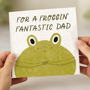 Per un biglietto "Froggin' Fantastic Dad" / illustrazione di una rana cottagecore / grazie padre / figlia divertente e umoristica / compleanno festa del papà