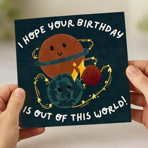 Tarjeta de cumpleaños con temática espacial / Espero que tu cumpleaños sea de otro mundo / Todas las edades unisex niñas niños hombres mujeres niños / Lindo cumpleaños planeta estrella