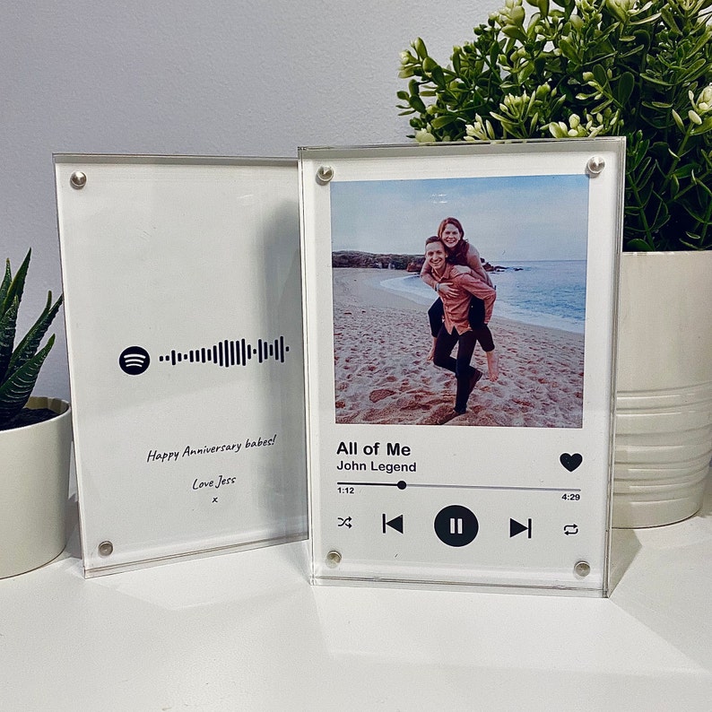 valentines day gift of a spotify photo frame personalised a song code