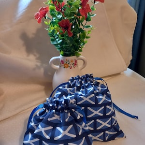 Stoff Geschenkbeutel oder Beutel Handgemacht aus einem gemusterten Stoff mit schottischer Flagge (StAndrews-Kreuz).
