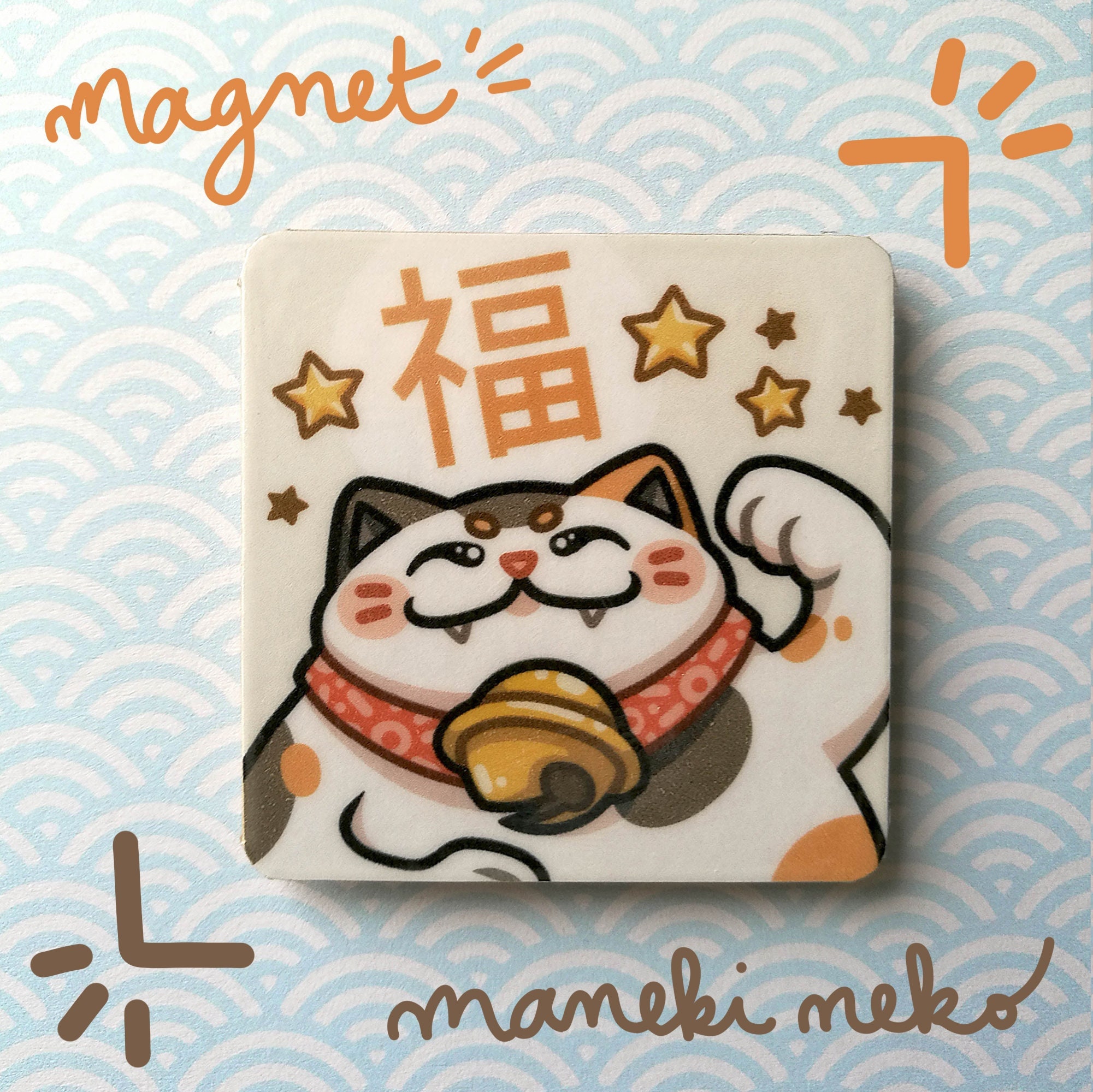 Maneki-Neko Calico Magnet sur Bois, Carré, 5cm Esthétique Japon, Décoration Pour Frigo, Cadeau Origi