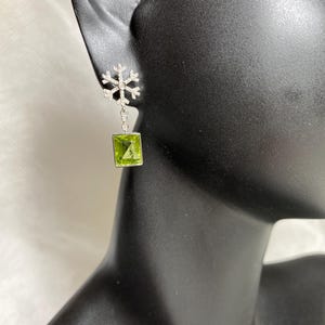 4,70 Ct Naturalny birmański peridot i naturalne diamentowe kolczyki w kształcie kwiatów w 18-karatowym białym złocie, kamień szlachetny na sierpień, prezent dla niej