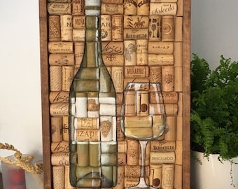 Decoración de pared con corchos de vino, botellas y vasos, hecha a mano para bares.