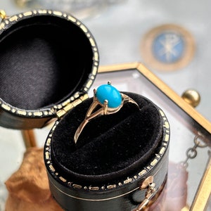 Bright Vintage Turquoise & Gold Ring