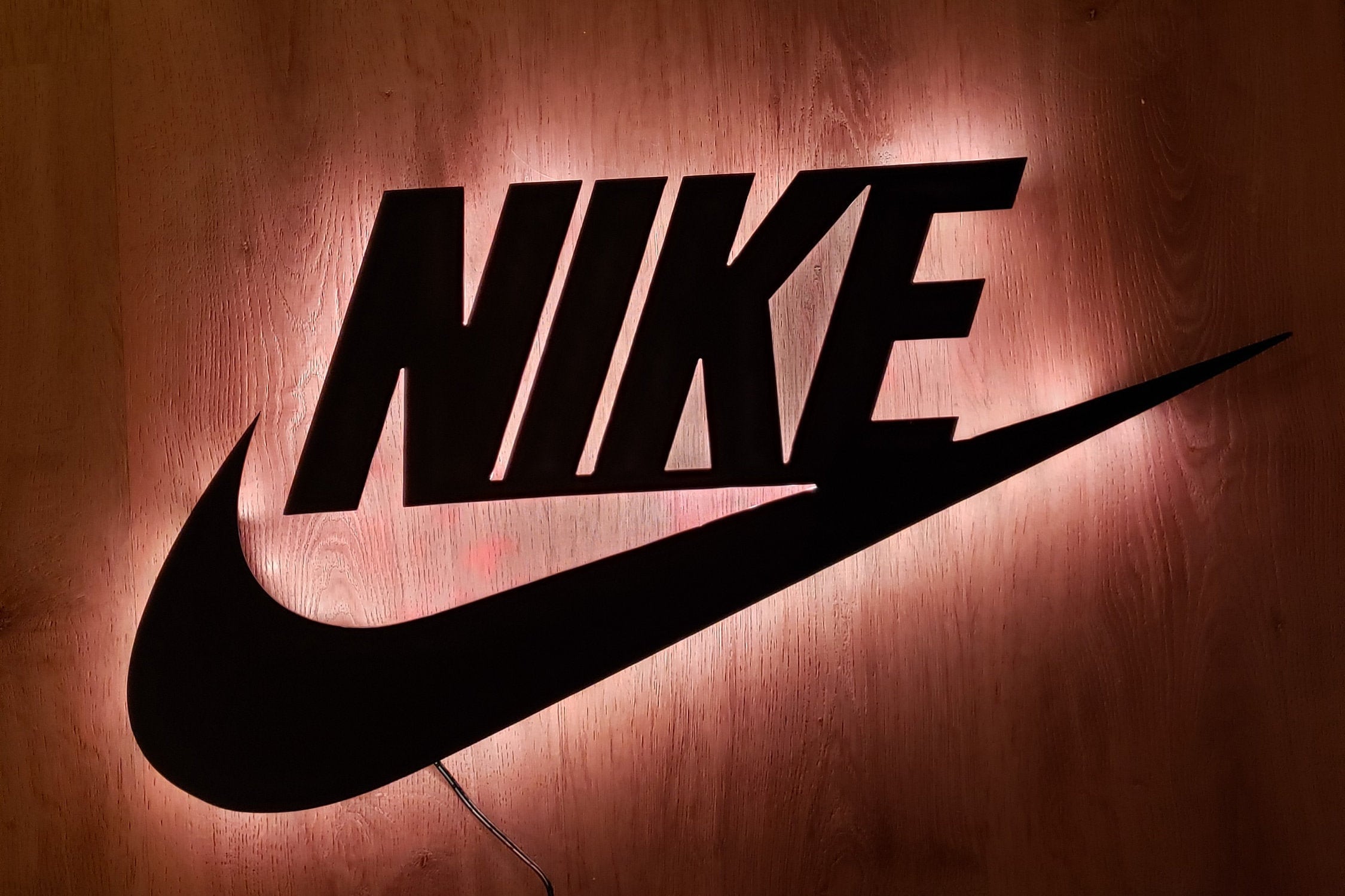 nike sign shoes