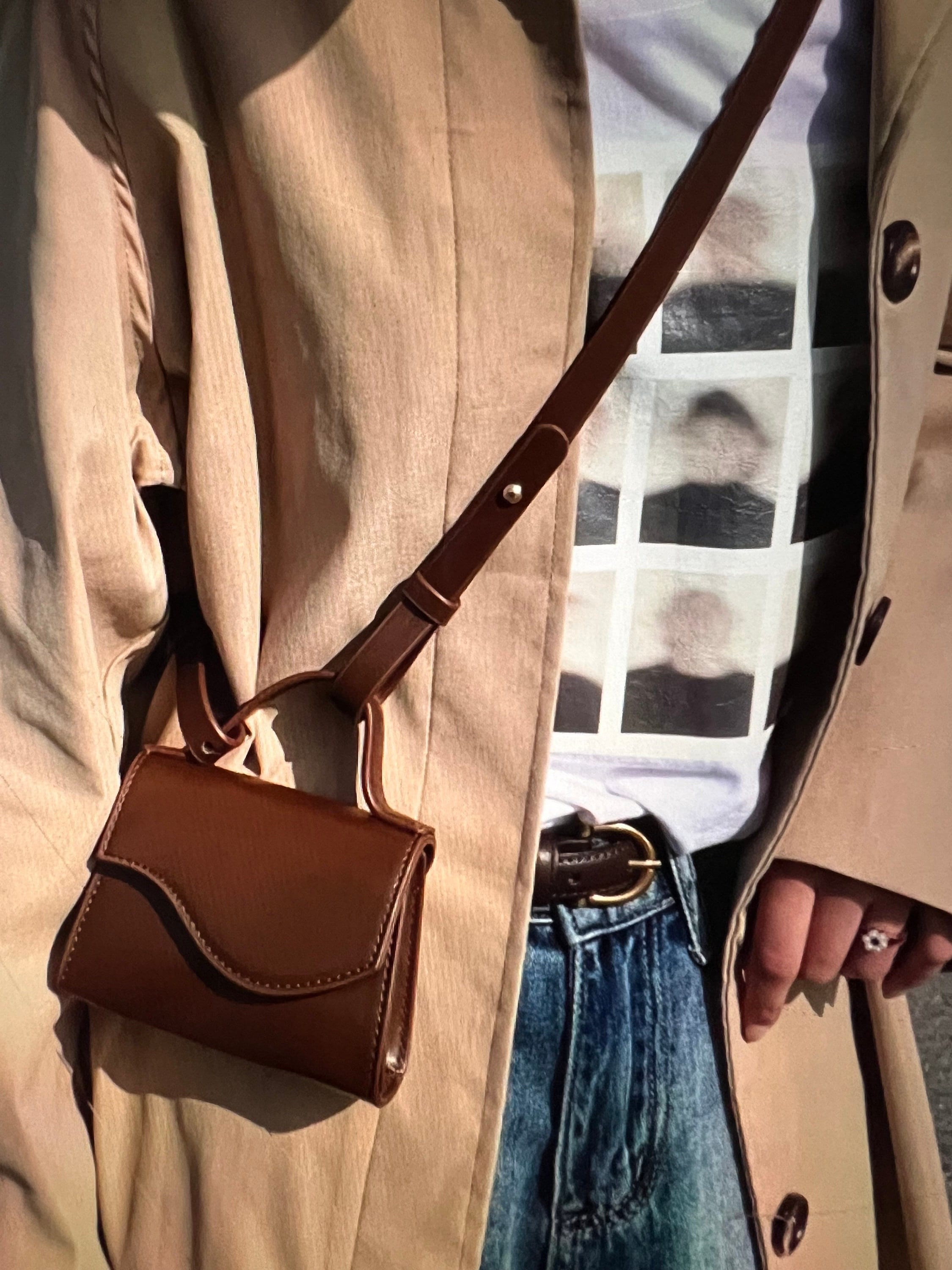 Share more than 82 small leather bags for ladies best in.duhocakina