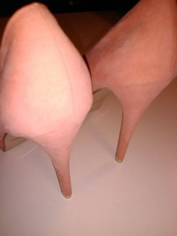 Eye Candie Classic Peach Suede Heels (Size 10) - image 7
