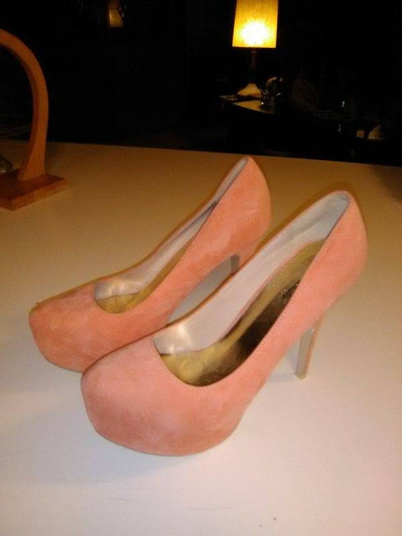 Eye Candie Classic Peach Suede Heels (Size 10) - image 8