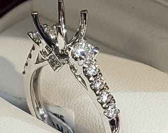 DIAMOND ENGAGEMENT RING