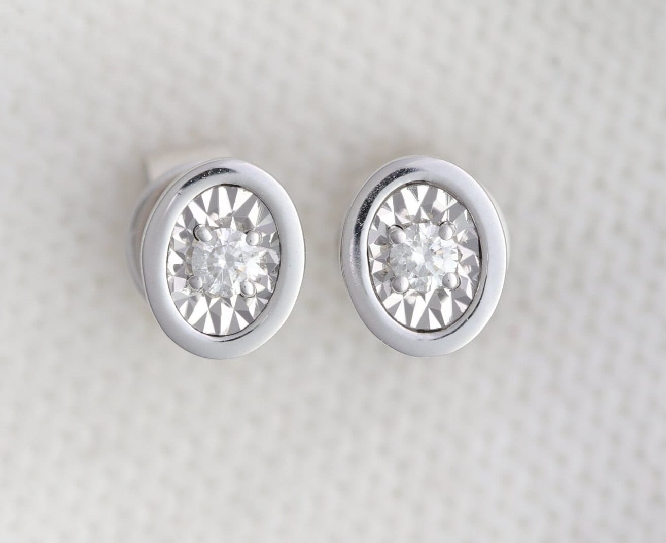 Stud earrings platinum deals