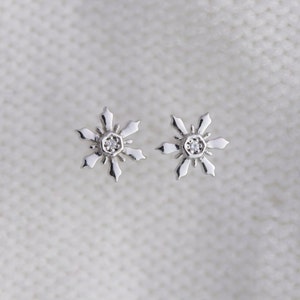 E2125-Platinum Pt 950-Snowflake earrings w/diamond-Width 5mm