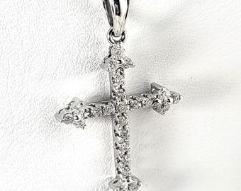 18K White Gold Diamond Cross Pendant – 0.35 Ct Diamonds, Elegant & Timeless Design