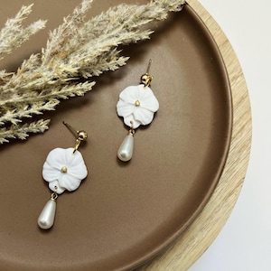 White Pearl Floral Earrings, Polymer Clay Earrings, Spring Floral Earrings, Handmade Clay Earrings, Gift For Her, Hypoallergenic Earrings,