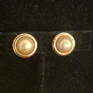 Vintage Gold Tone & Faux Pearl Clip On Earrings