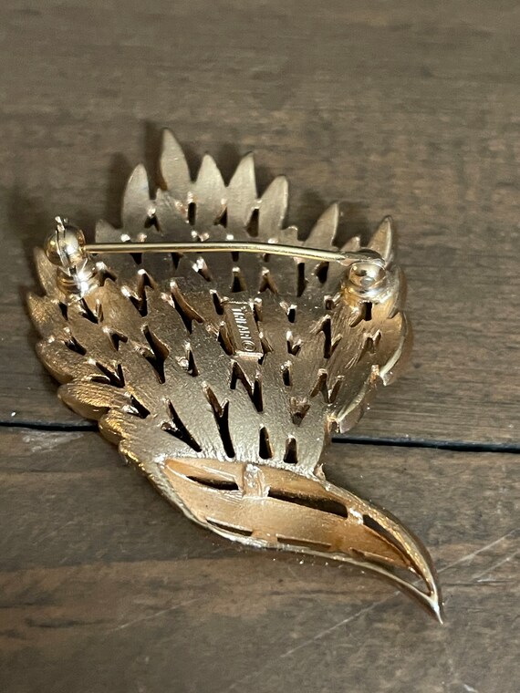 Vintage Crown Trifari Wheat & Leaves Gold Tone Br… - image 4