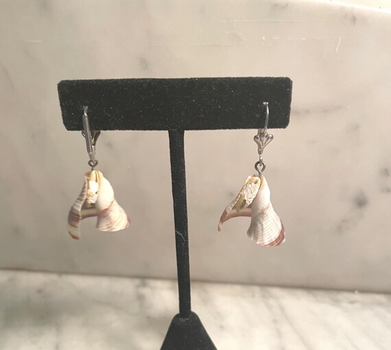 Featherlight Shell Pierced Earrings - image 3