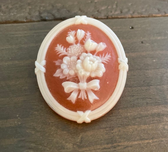 Vintage Avon Cameo Floral Brooch - image 1