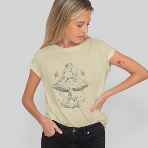 Organic t-shirt in cottage core style with mushroom and frog, t-shirt for women with forest motif, cotton t-shirt autumn in the forest