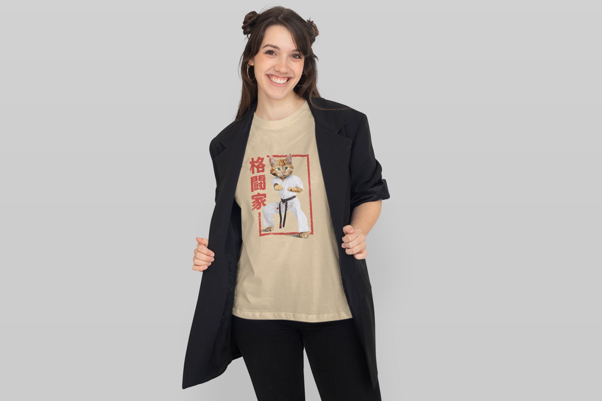 Organic t-shirt for men and women with a karate cat and Japanese characters