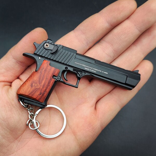 Replica Desert Eagle houten handvat metalen sleutelhanger