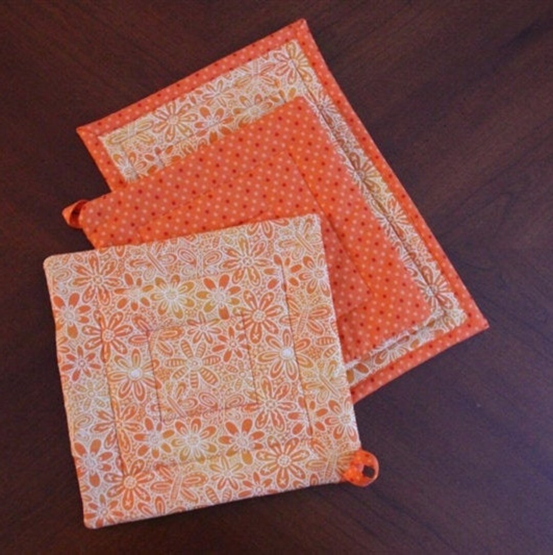 Hot Pad Reversible 3piece Set, 2 Oven Hot Pads With Loops and 1 Large