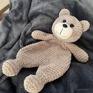 Modello all'uncinetto orsetto SNUGGLER, modello scritto in pdf, modello scritto in INGLESE e CECO, orsetto all'uncinetto, tutorial orsetto peluche, istruzioni orsetto