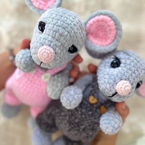 Crochet Plush Mouse In Overalls Pattern PDF + Video, Amigurumi Mouse pdf download, Easy Crochet Pattern, Baby Shower Gift, ENG & CZE