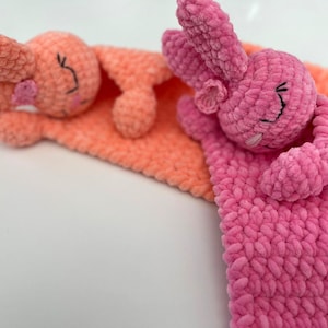 Crochet Bunny Lovey Pattern – Baby Comforter Snuggler – Soft Chenille Blanket – PDF in English & Czech, amigurumi pattern