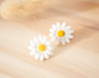 Daisy earrings handmade, Clay stud earrings hypoallergenic, Handmade gifts for women