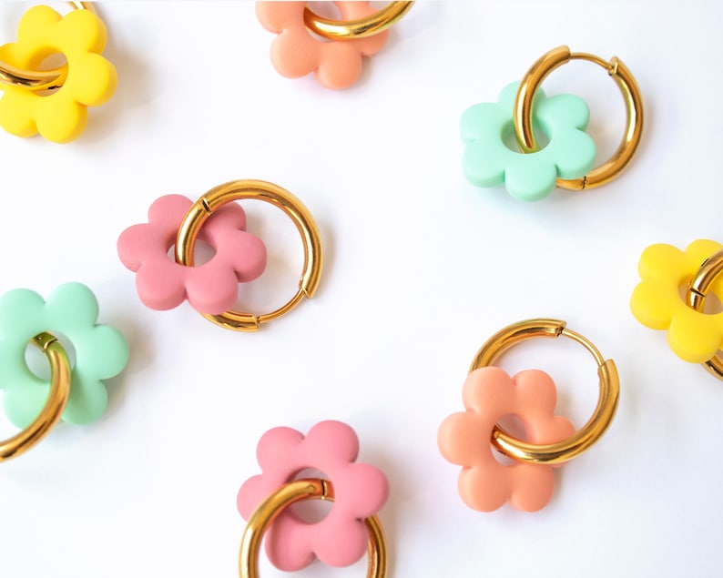 Photo detail of the hoop earrings with colored charms to see all the models