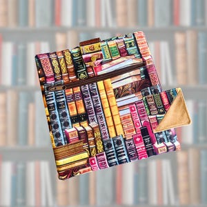 Kunstleder, Mittelgroße Buch-Hülle, Reißverschlusstasche vorne, Eck-Lesezeichen: Handgefertigte, gepolsterte iPad Hülle