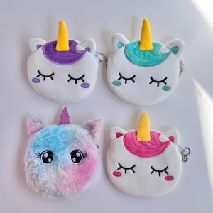 Porta-moedas de unicórnio mágico – Bolsa pequena com zíper e corrente para moedas, chaves e itens essenciais – Bolsa Kawaii rosa pastel, roxo, verde e arco-íris