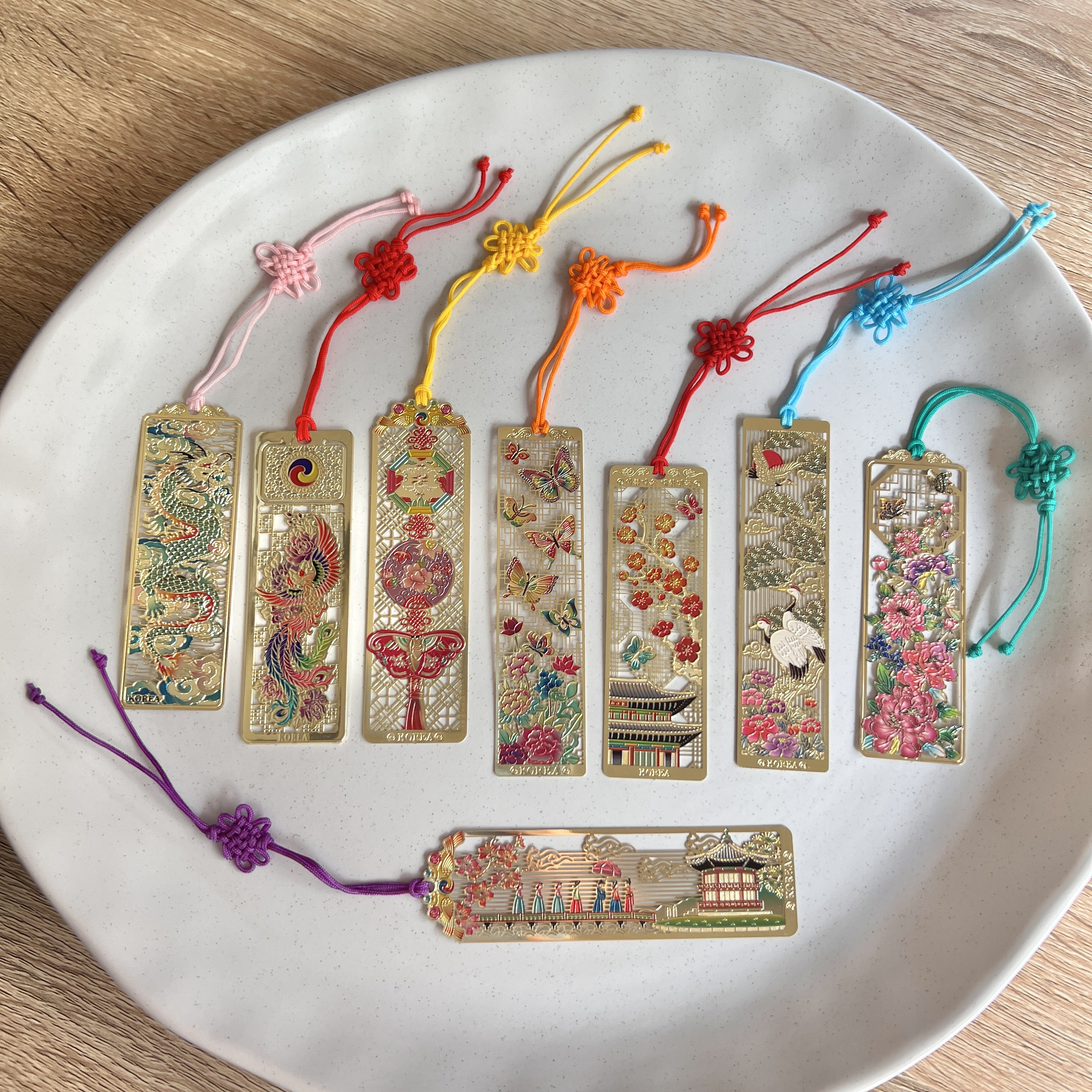 Golden Korean Heritage Bookmarks: Elegant Gold-plated