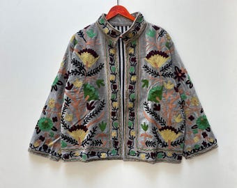 Fluwelen Suzani-jas met borduurwerk: handgestikte Kantha-quilt