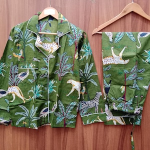 Green Jungle Floral Print Cotton Pajama Set - Women&#39;s Loungewear