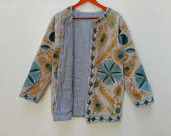 手作りのスザニ刺繍ベルベットジャケット：ボヘミアン風ファッション