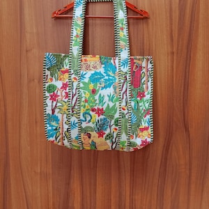Gesteppte Baumwolle Handbedruckt Große Schulter Tragetasche Taschen Mehrfarbige Blumen Einkaufstasche Umweltfreundliche nachhaltige robuste Einkaufstasche