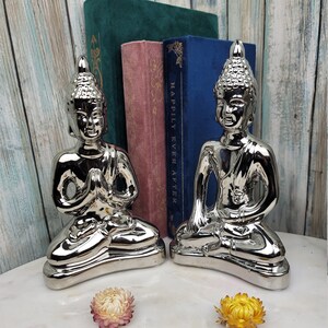 Praying / Meditating buddha  Figurines