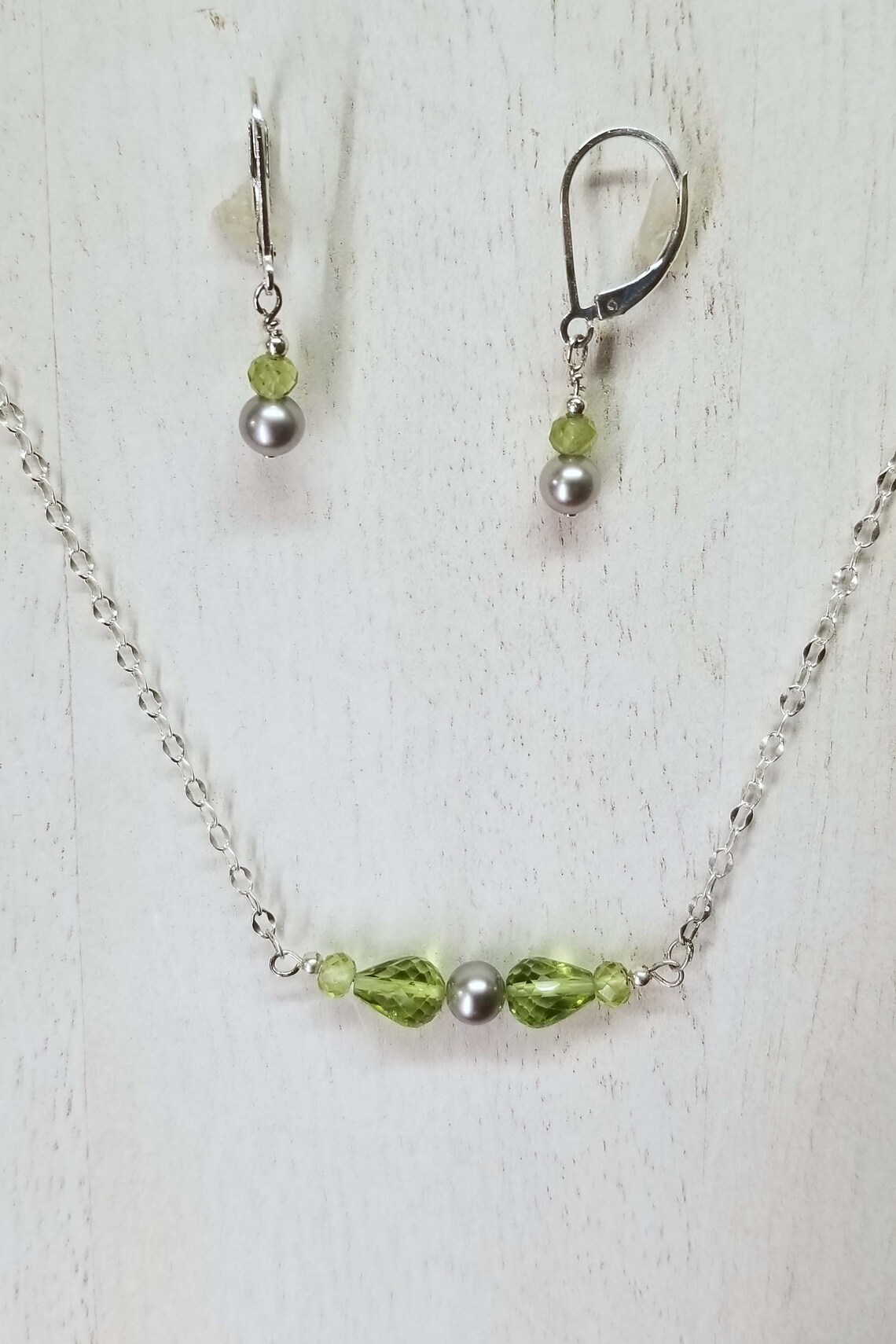 Peridot & Gray Pearl Sterling Silver Bar Necklace Etsy Sweden