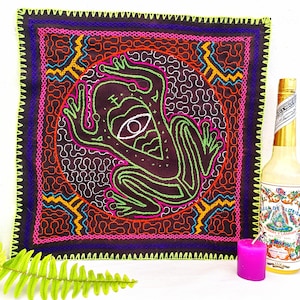 手刺繍織機、タペストリー、Shipibo 織物儀式用の医学のイカロス アヤ ヴィッド - シャーマン、儀式用の楽器。チャカパスの相棒。
