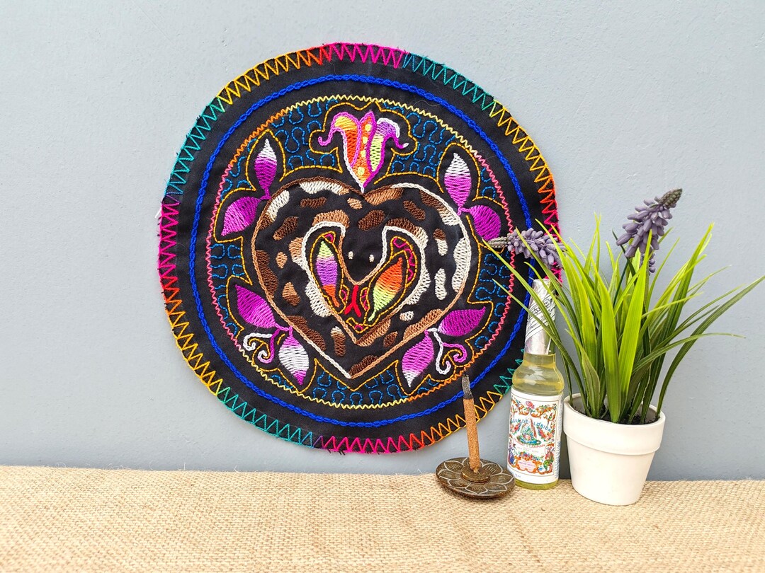 Kambo Alter Kambo Loom, Hand Embroidered, Tapestry, Shipibo Textile, Ceremonial ...