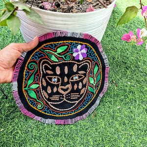Weefgetouw, Shipibo-wandtapijt, Jaguar, Sjamanistisch ceremonieel, Kené-kunst uit het Peruaanse Amazonegebied, Spirituele altaardeken, Rond inheems patch.