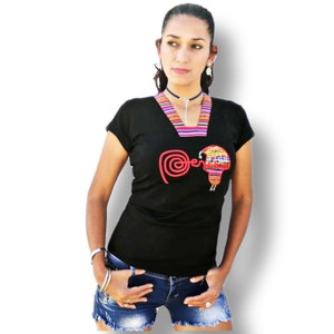 Polo - Zuiver natuurlijk katoen, blouse, T-shirt, Chullo, Peruaanse Andes Polo Machupichu, - Uitstekende kwaliteit - Zacht, vervaagt niet, ZWART borduurwerk.