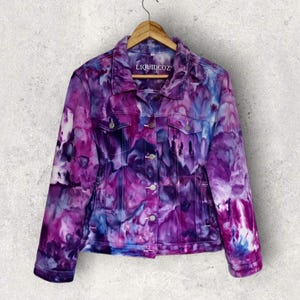 Handgefärbte lila Jeansjacke: Liquid Hortensien-Tie-Dye Bild 2