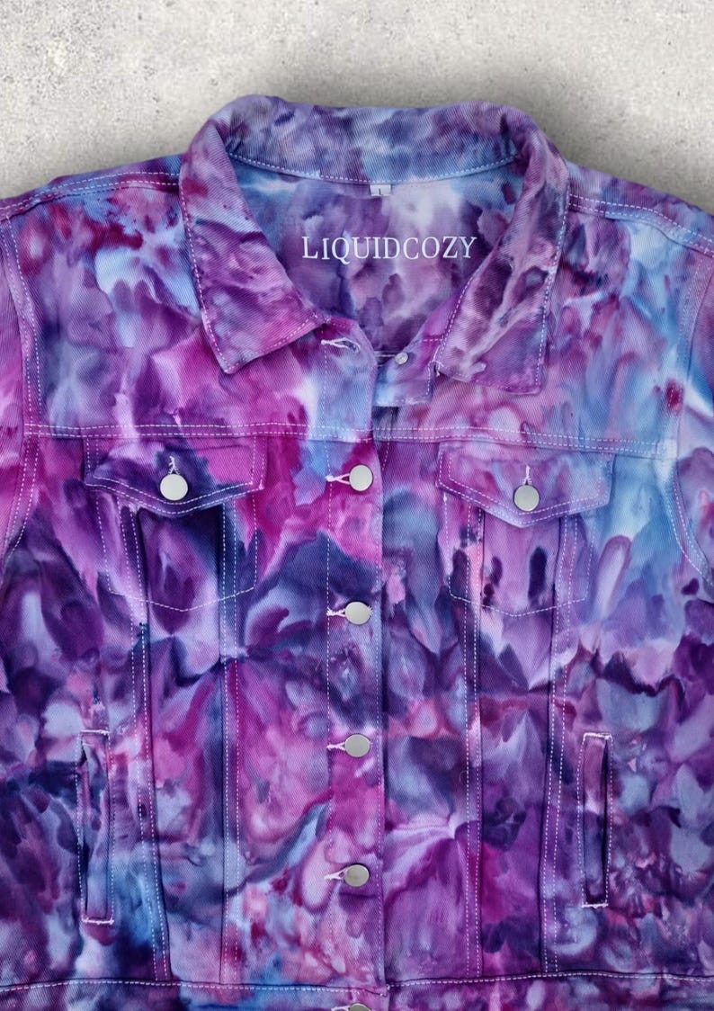 Handgefärbte lila Jeansjacke: Liquid Hortensien-Tie-Dye Bild 14